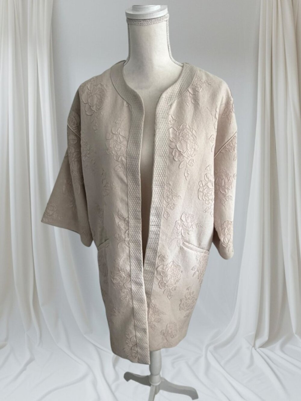 H&M Cream Rose Floral Embossed Robe Caftan Swing Coat Size Small